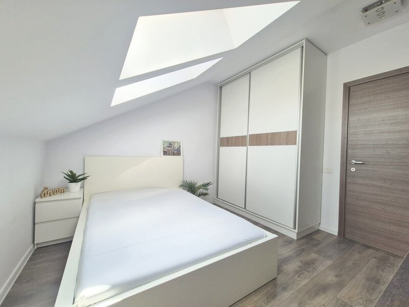 Doua camere, ap. superb mobilat, parcare, 8 minute metrou Nicolae Teclu, comision 0%